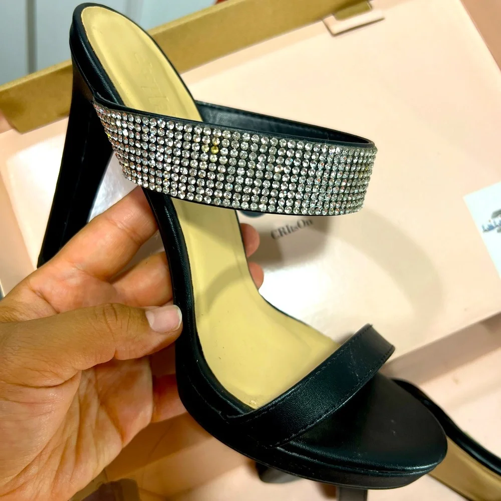 Beautiful heels - Picture 1 of 3